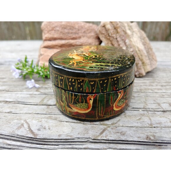 Vintage Kashmir Painted Jewelry Box, India Folk Art Collectable - Picture 5 of 10